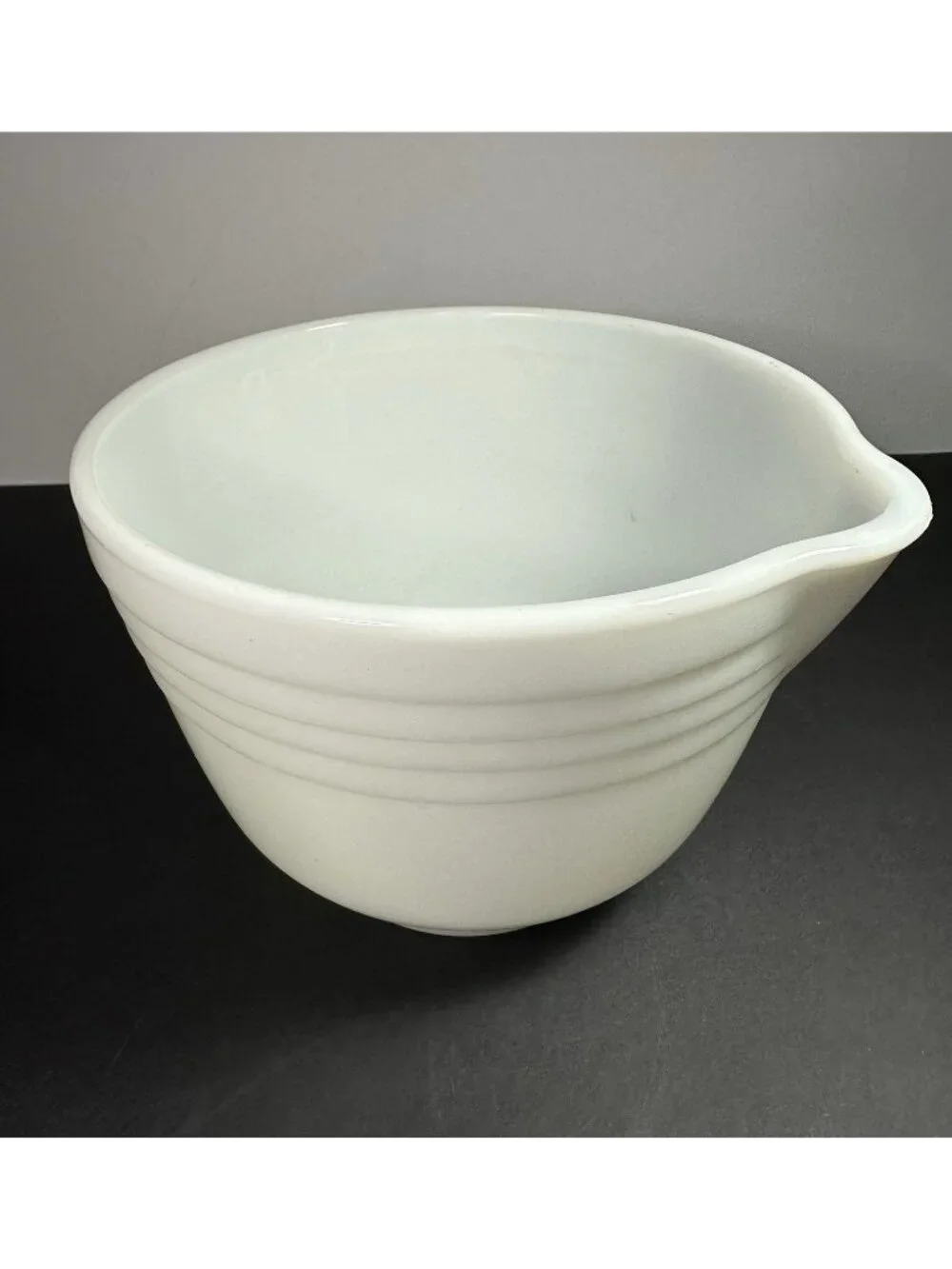 PYREX White Milk Glass Hamilton Beach Ribbed Mixing Bowl #4 W/Spout 1 QT